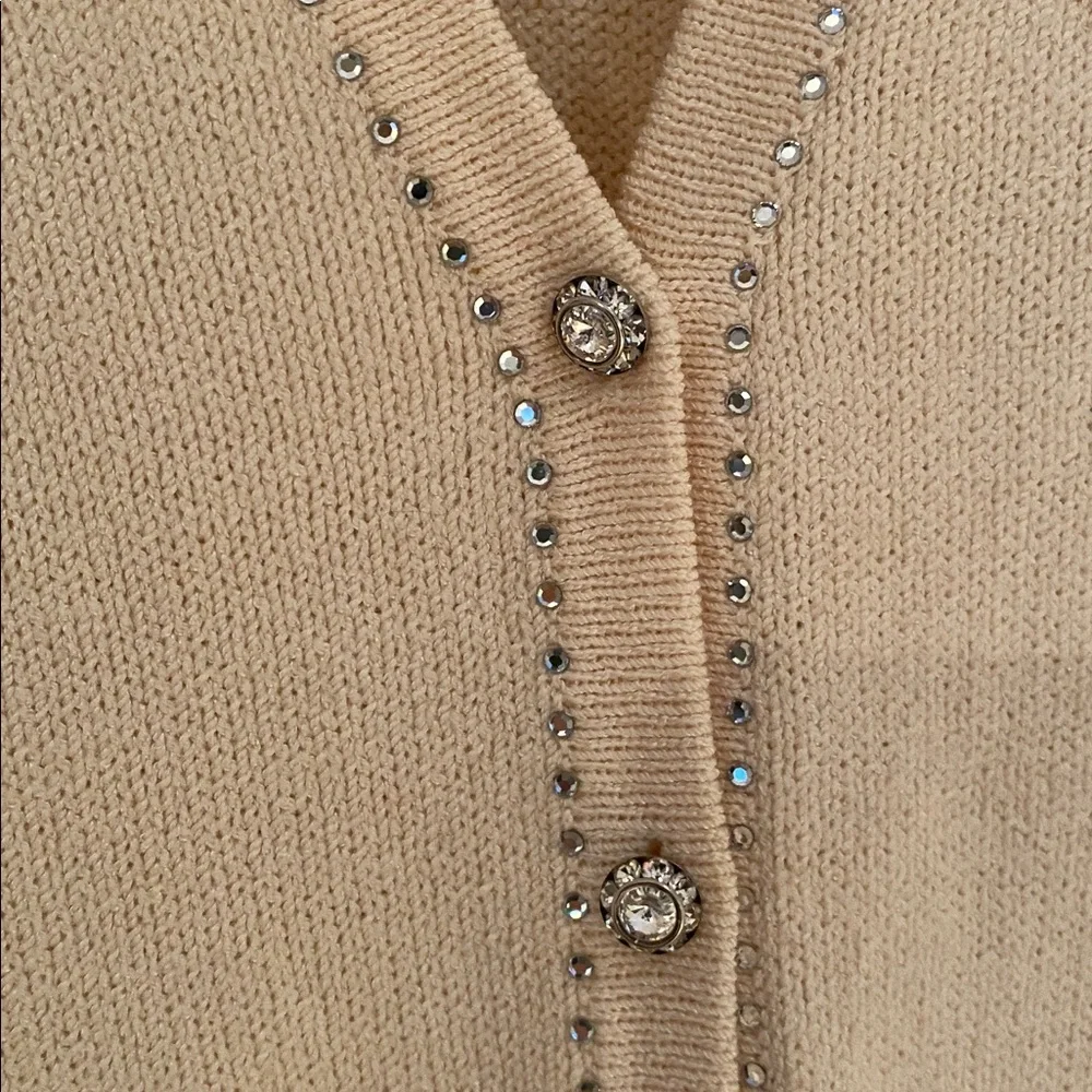 St. John Evening cream v-neck cardigan rhinestone strum & buttons Sz 10